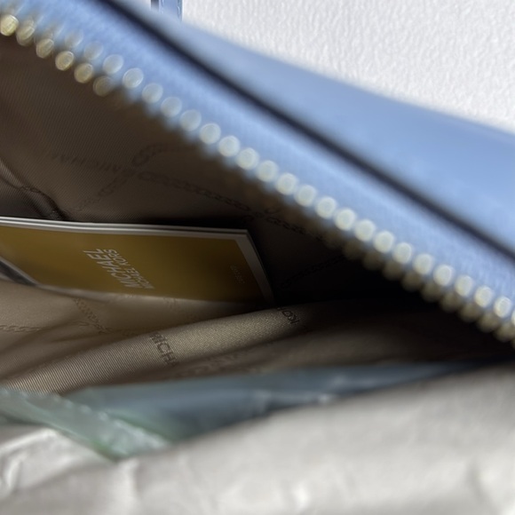 Michael Michael Kors New logo small blue/white NWT crossbody with inside… - Picture 9 of 9